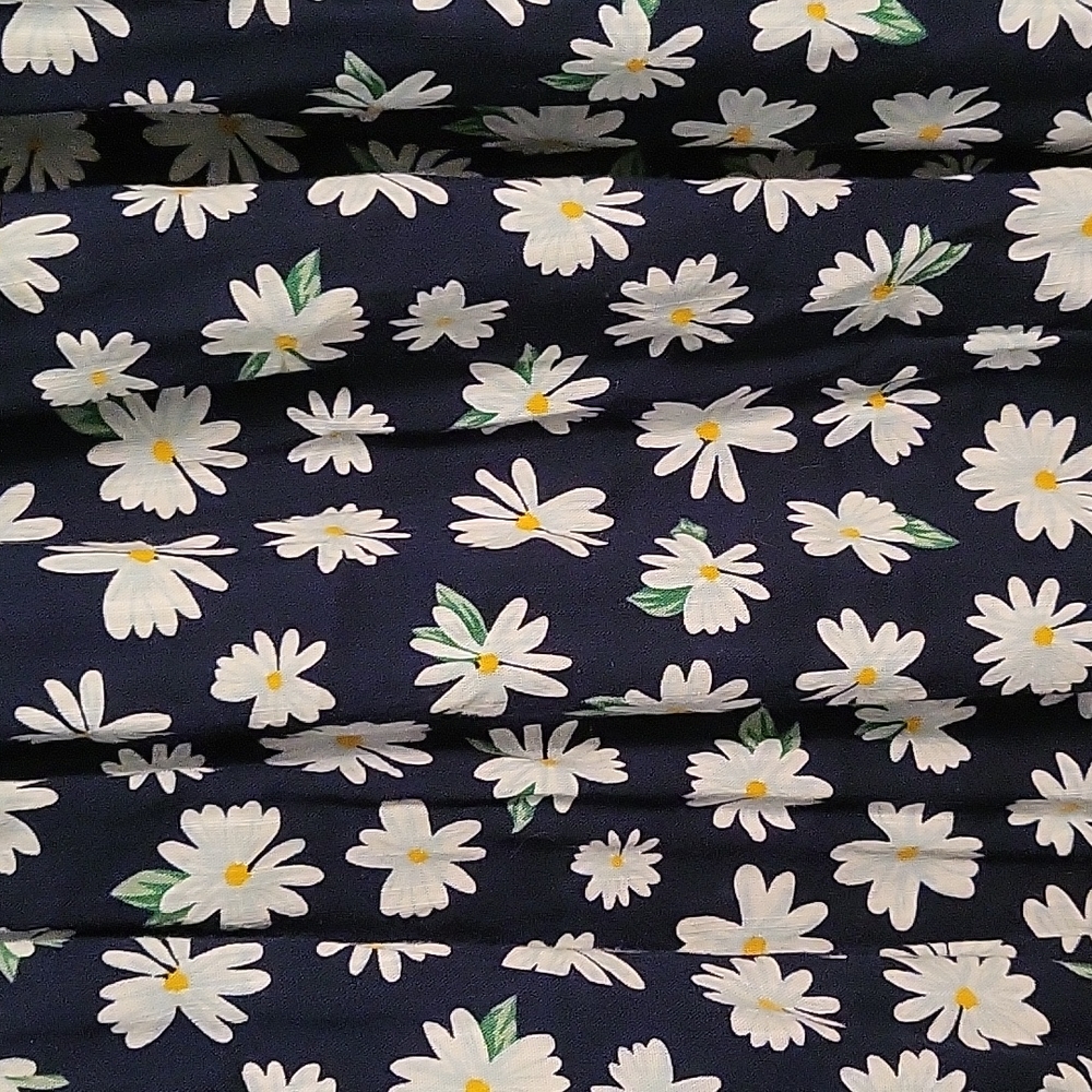 Scoop neck old navy flower top - Picture 4 of 6